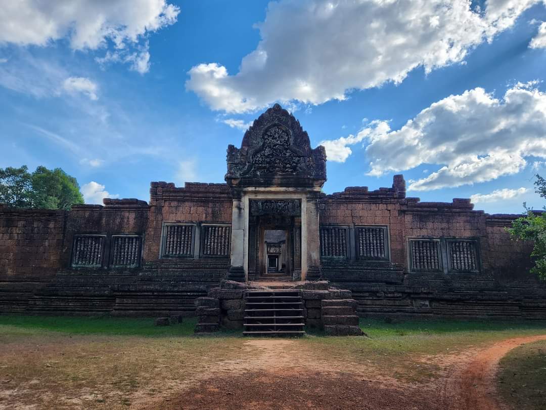 Banteay Samre-Angkor Cambodia Adventure 01
