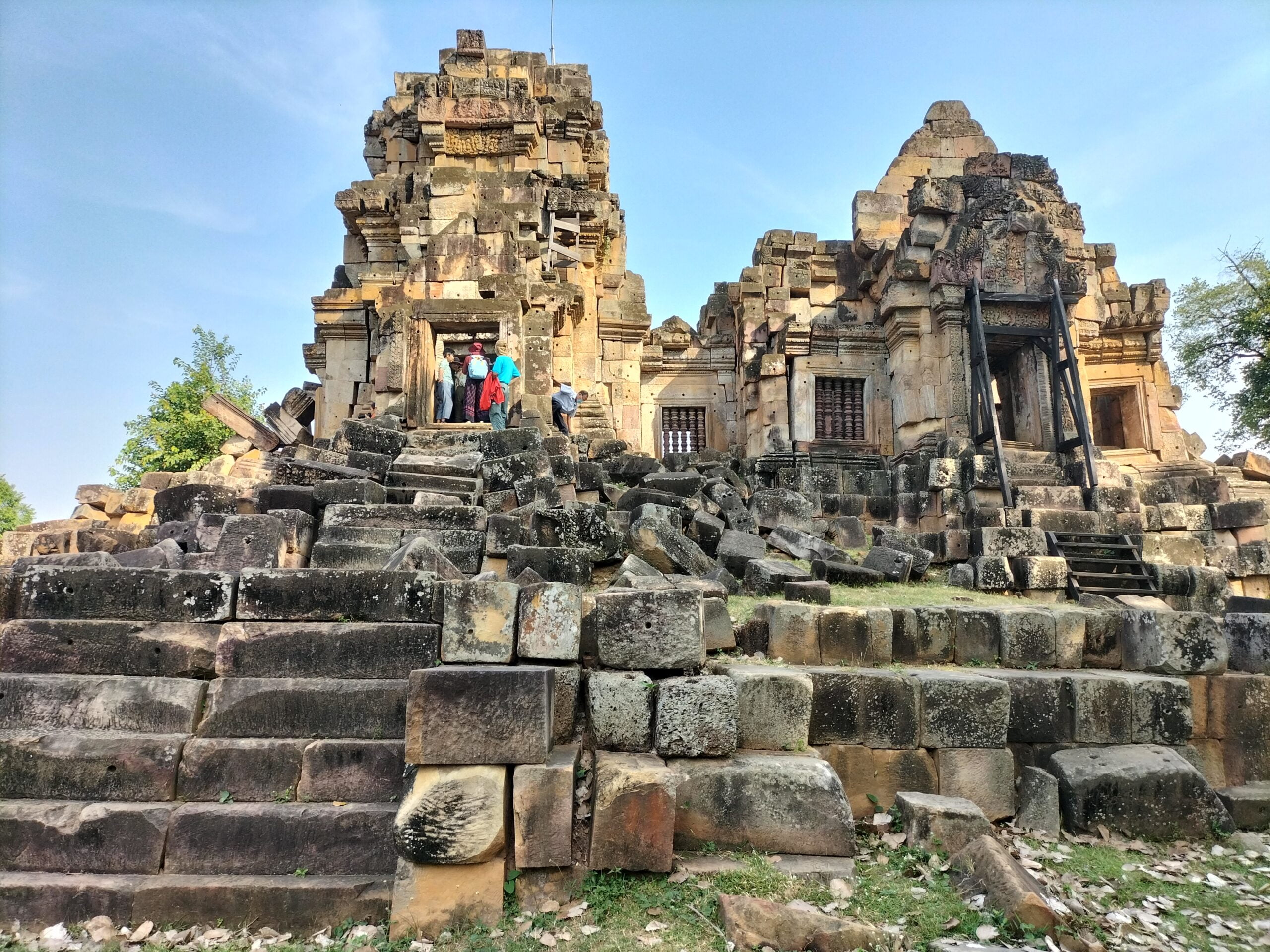 Ek-Phnom-temple-Battambang-Angkor-Cambodia-Adventure-angkorcamadventure.com-02