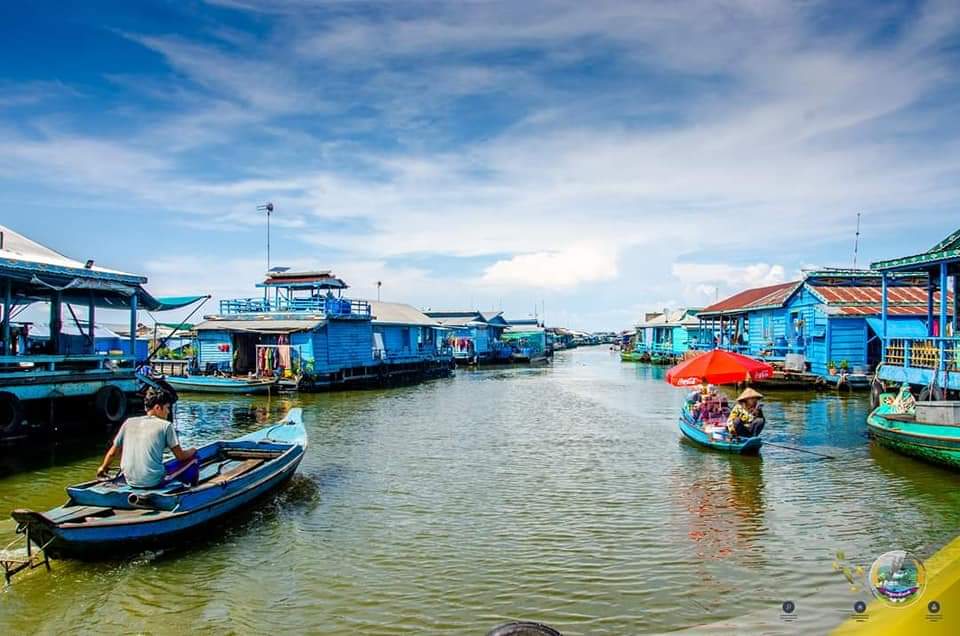 Floating village on Tonle Sap Lake, wooden houses and boats on clear water at Chong Khneas Village, Siem Reap-01