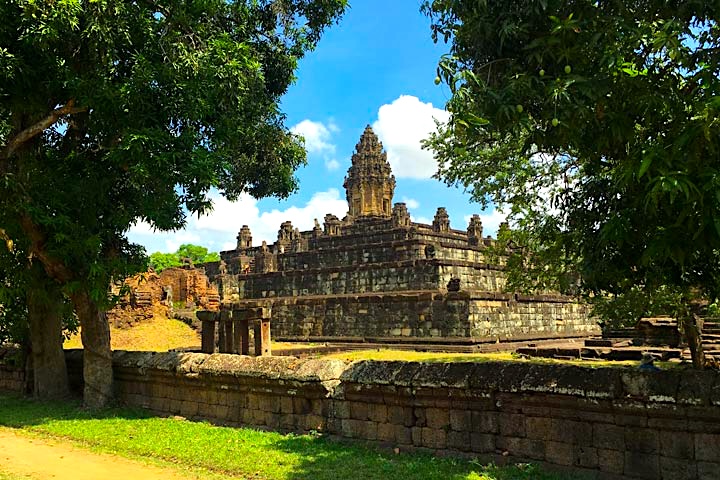 Bakong-temple-Siem-Reap-Angkor-Cambodia-Angkor-Adventure-Cambodia-Adventure-Classic-Adventure-Roluos-Group-angkorcamadventure.com-02