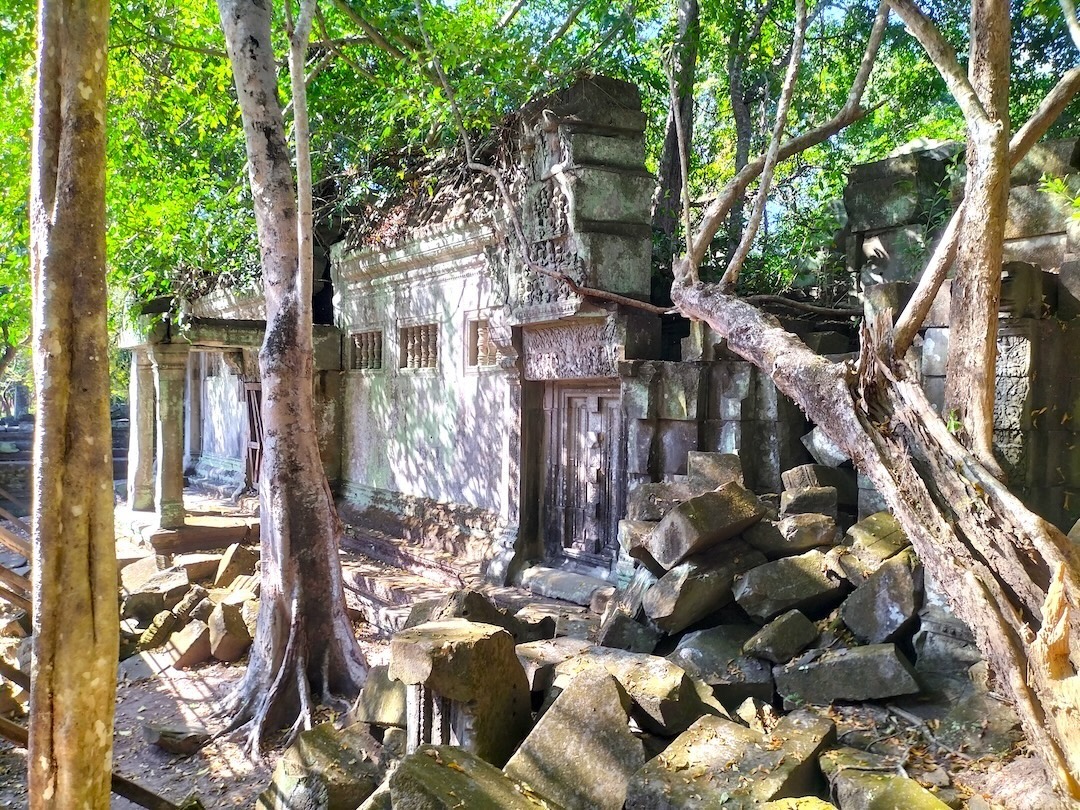 Beng-Mealea-temple-Angkor-Adventure-Cambodia-Adventure-Classic-Adventure-Cambodia-Tours-Angkor-Cambodia-Adventure-angkorcamadventure.com-04
