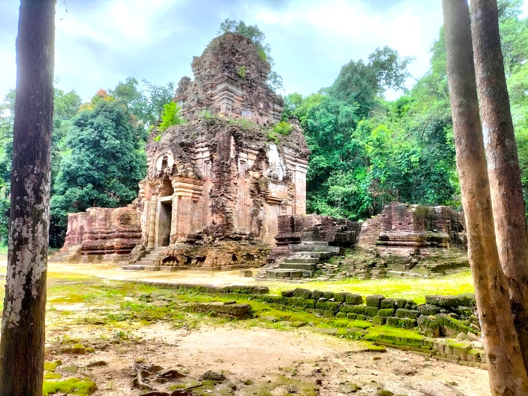 Damrei-Krab-Phnom-Kulen-Angkor-Adventure-Cambodia-Adventure-Classic-Adventure-Angkor-Cambodia-Adventure-angkorcamadventure.com-01
