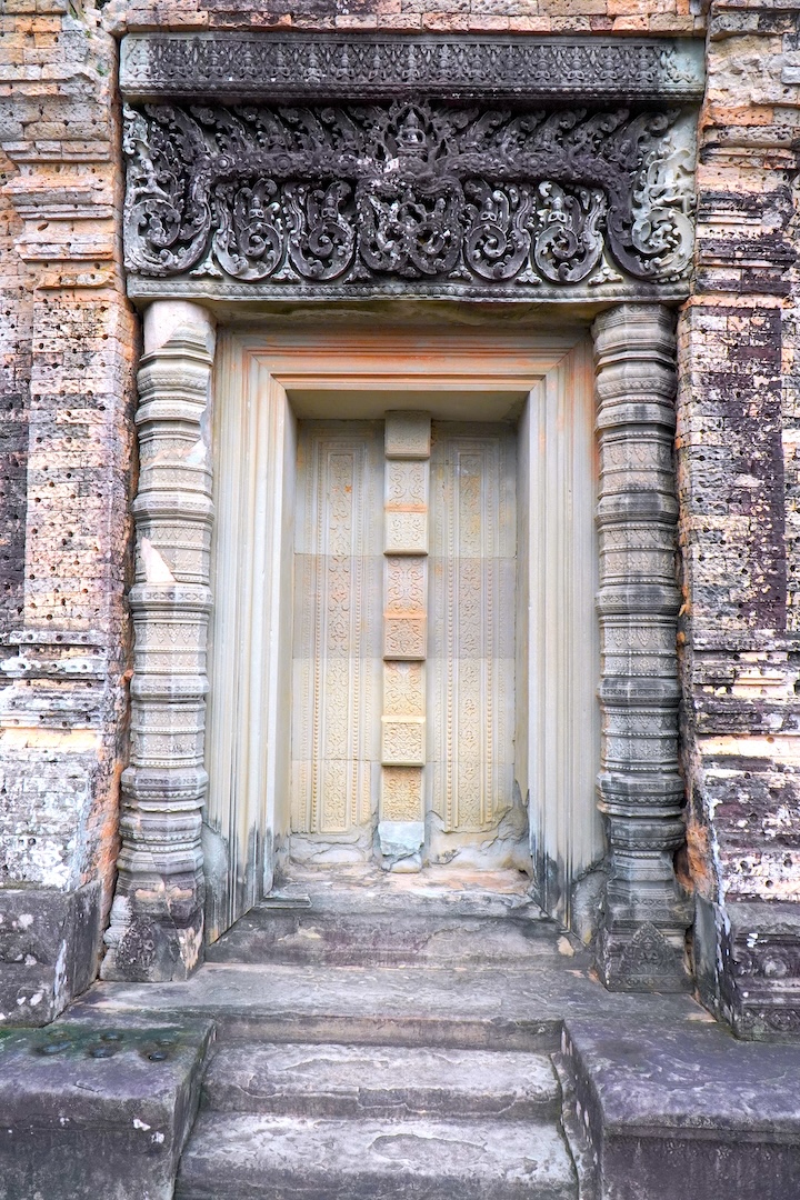 East-Mebon-temple-grand-circuit-tour-Siem-Reap-Angkor-Cambodia-Adventure-Angkor-Adventure-Camboida-Adventure-angkorcamadventure.com-08