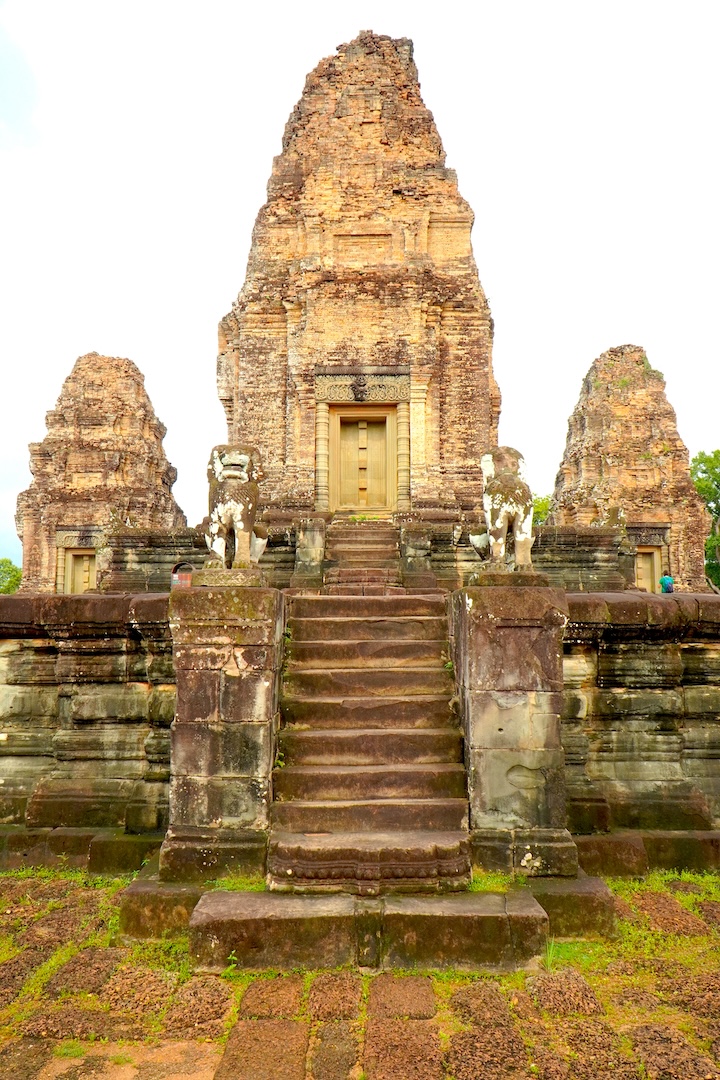 East-Mebon-temple-grand-circuit-tour-Siem-Reap-Angkor-Cambodia-Adventure-Angkor-Adventure-Camboida-Adventure-angkorcamadventure.com-10