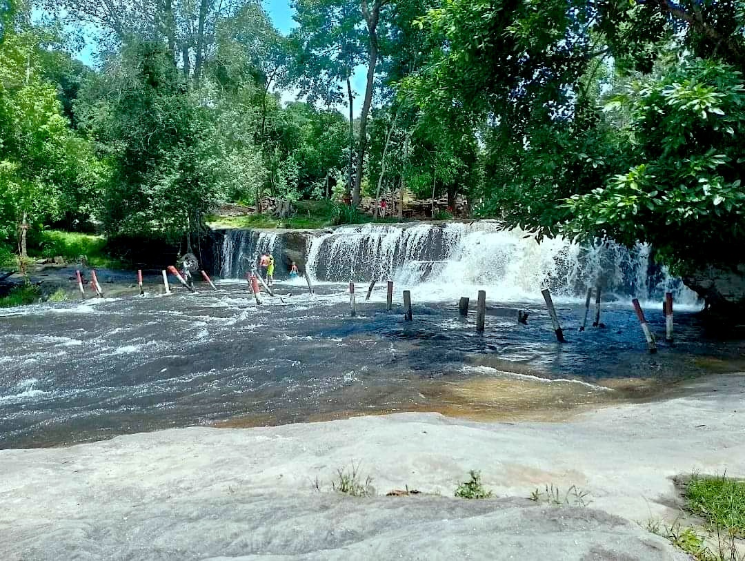 Kulen-Waterfall-Siem-Reap-Angkor-Cambodia-Angkor-Cambodia-Adventure-Angkor-Cambodia-Discovery-angkorcamadventure.com-04