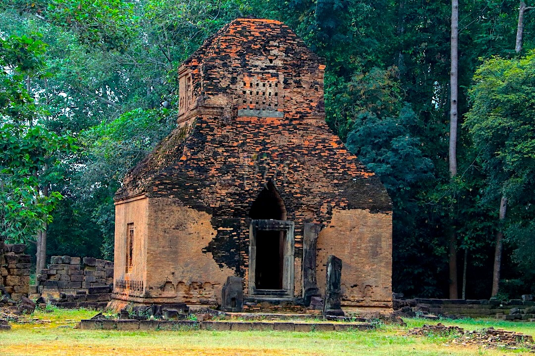 Preah-Ko-temple-Siem-Reap-Angkor-Cambodia-Adventure-Tours-Angkor-Adventure-Cambodia-Adventure-Classic-Adventure-angkorcamadventure.com-04