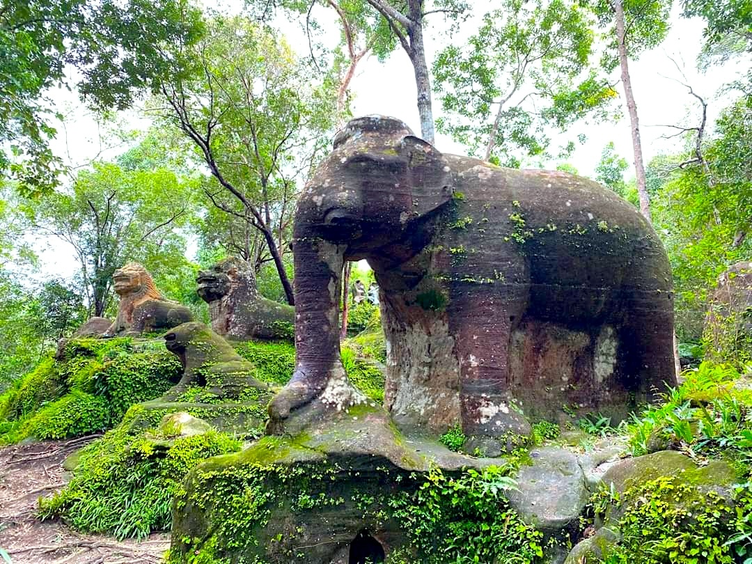 Srah-Damrei-Phnom-Kulen-Angkor-Adventure-Cambodia-Adventure-Classic-Adventure-Angkor-Cambodia-Adventure-angkorcamadventure.com-02